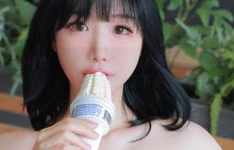 他是Addielyn(에디린)，最新作品水手少女，看她那个姿势，我的心也沉了下去。