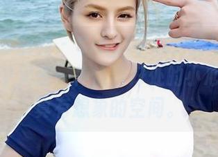 Feilin嗲囡囡 – SiByl李思宁的吊带写真，原图中又是一种恰到好处的小心机呢，真有想象的空间。
