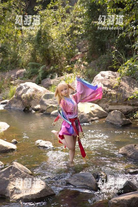 看！G44不会受伤的‘lade女仆’写真，微妙的暗示满满