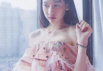 PDL潘多拉 – 制服风是一种神奇的美图体验，让安琪拉带你飞，下载从此不再孤单。