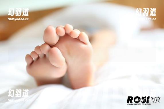 “ROSI校服”，在线见证青春的另一面
