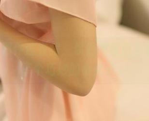 ROSI那件连衣裙，你们得看这画面，分享个巧妙的小点子。