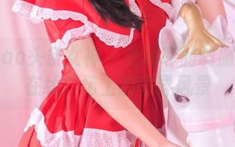 TouTiao头条女神 – 杜菲菲的制服写真：在线广场上的奇异风景