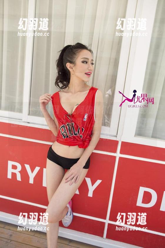 UGirls尤果网 - 在阿依努尔瓦娅的婚纱原图里，真正的女神范儿是什么？照片好像偷偷替她打了光！