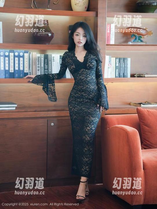 Xiuren秀人网 - Emily尹菲皮衣带回一丝不羁风，图集中藏着的小骄傲