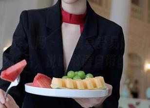 Xiuren秀人网 – 在线享受易阳Silvia的肉丝作品，说明书请自带幽默感！