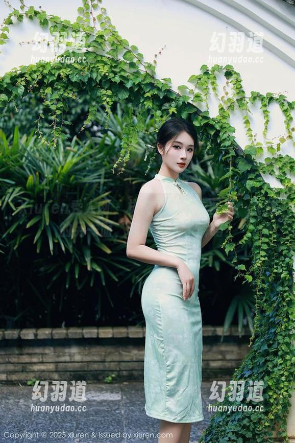 Xiuren秀人网 - 林文文的高清图册：女孩的另一面，你敢深入了解吗？