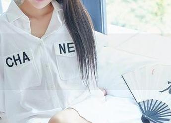 YouMi尤蜜荟 – 高清写真李纤纤，透过画面想要与你聊几句，但又不想打扰。