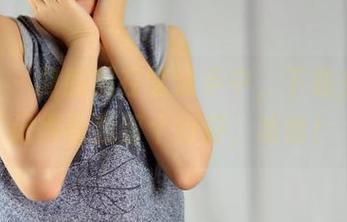 pans – 制服照在李沫手中，下载免费，记得给我留个好评，哈哈！