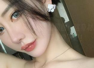 微密圈 – 不爱笑的赛琳的原图：这身材跟我家的冰箱比，我还是收下吧！