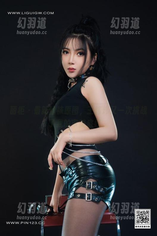 丽柜 - 最新丝袜原图，王炜炜又一次挑战了我的审美底线。