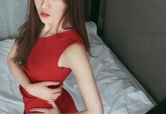 头条女神 – 私房里的尹菲，清纯得好像随时会被风吹走。