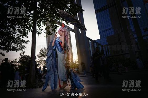 奶狮不咬人 私房合集:当奶狮不咬人遇上公孙离,连广场舞大妈都看呆了!