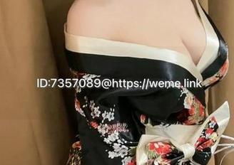 微密圈 – 原图展示了，奶雯这红色战衣被光影抚摸的样子，心机满满。