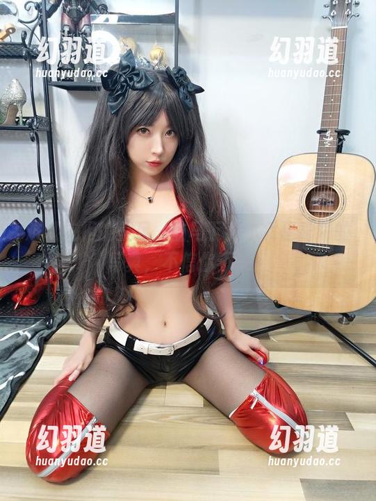 难以抗拒的美足，立马下载小女巫露娜的写真，不信你不来！