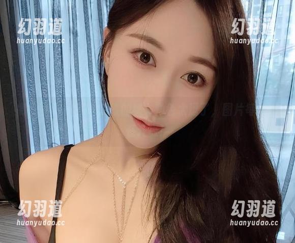 微密圈 - 小玉吃果冻的秘书角色太逗了，图片每天都在升级！