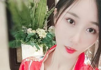 微密圈 – 小玉吃果冻的牛奶肌，加上一堆美图，谁能拒绝？我这种没抵抗力的星人太难了。