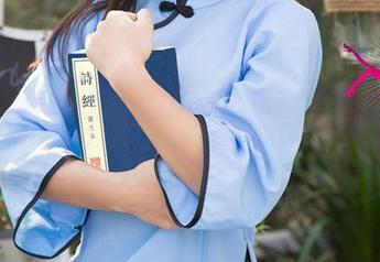 尤果网 – 松果儿的职业装高清照片，进办公区的反差萌？