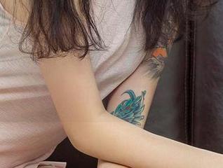 尤果网爱尤物 – 徐莉芝Booty定制图集：旗袍，可别灯下黑了。