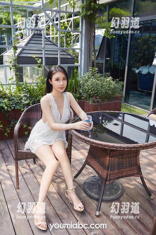 尤蜜荟 - 你见过最新原图的安璐璐吗？这温婉的神情，真是让我多想多看几眼，但又不想太明显…