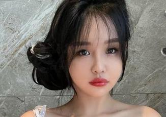 微密圈 – 有些人微信发消息发不出来，张鑫baby却能把粉色装进合集里让人噎到！