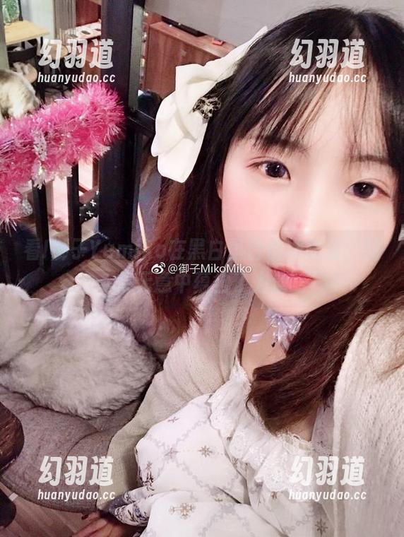 看!御子Yumiko在黑白里自信地舞动，图集无意中蕴含了力量