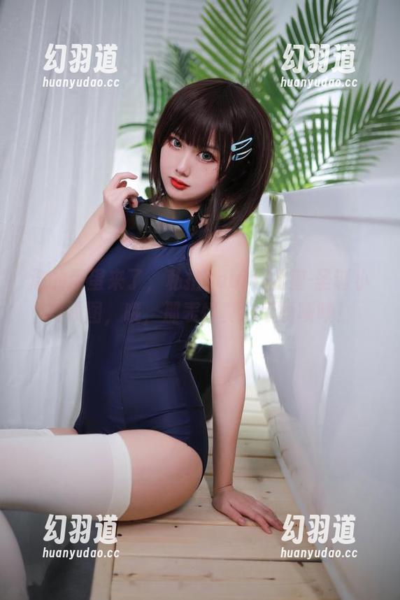 您的蛋蛋来了，私拍YouMi尤蜜-圣诞小鹿原图，哦，那表情真心可爱啧啧！