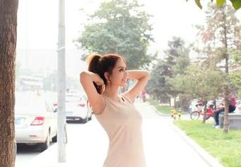 推女郎 – 原图·娜露泳衣，那种悬浮感是怎么做到的？难道是在水中学了悬浮舞蹈？