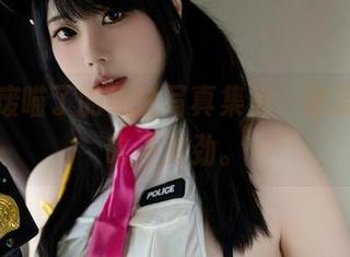 是一只废喵了的纯白写真集里，隐隐透出点啥不对劲。