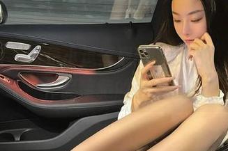 微密圈 – 当是小逗逗遇到‘女王’，私拍作品暗藏的小心思