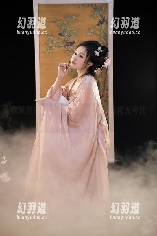 瞧瞧桃暖酱的婚纱，图库的好玩意儿可比资源丰富多了。