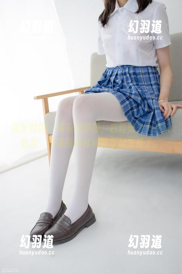 森萝财团 - 吸吸的原图，白丝美少女在铁轨边，这氛围得我稍微瑟瑟发抖了。