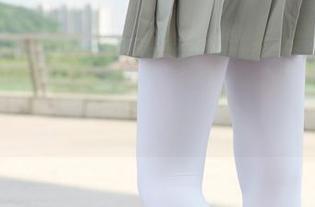 森萝财团：窗台上的白丝少女，图片看了让人想去窗边喝杯茶