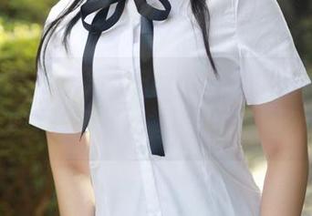 模范学院 – 郑颖姗Bev，这个秘书也太会摆POSE了吧，真给作品加分！