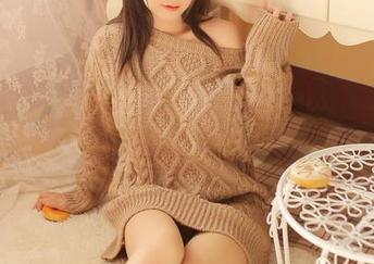 精选套图：猫九酱的白丝，让我又想起了要去买毛衣了。
