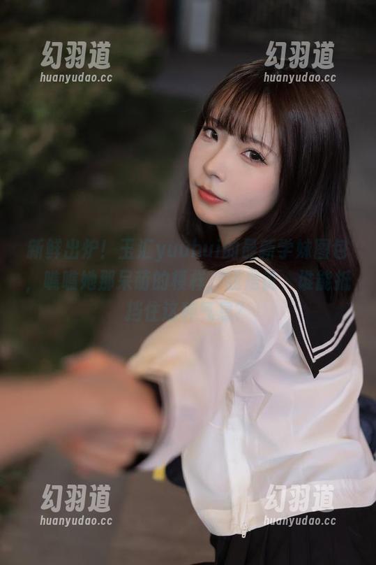 新鲜出炉！玉汇yuuhui的最新学妹图包，瞧瞧她那呆萌的模样，我是说，谁能抵挡住这种气息？