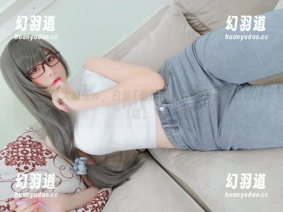 那个眼酱大魔王w，白丝T恤的图包让我有点难以自持哦。
