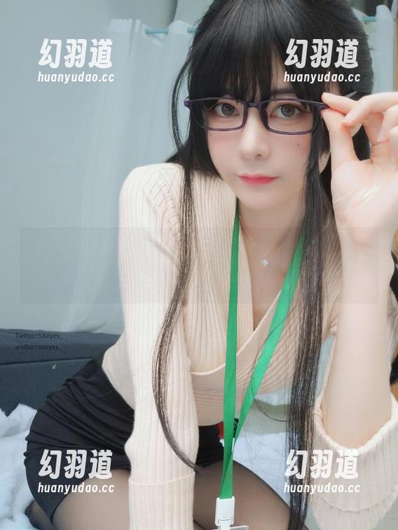 眼酱大魔王w的白护士写真，往日的玛丽苏现在却在这儿打工？