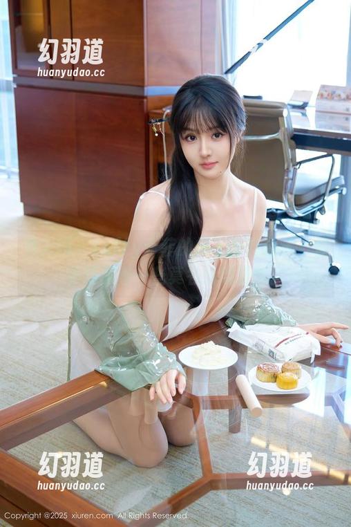 秀人网 - Luffy菲菲的旗袍写真精选，似乎透露着一些莫名的戏剧性。