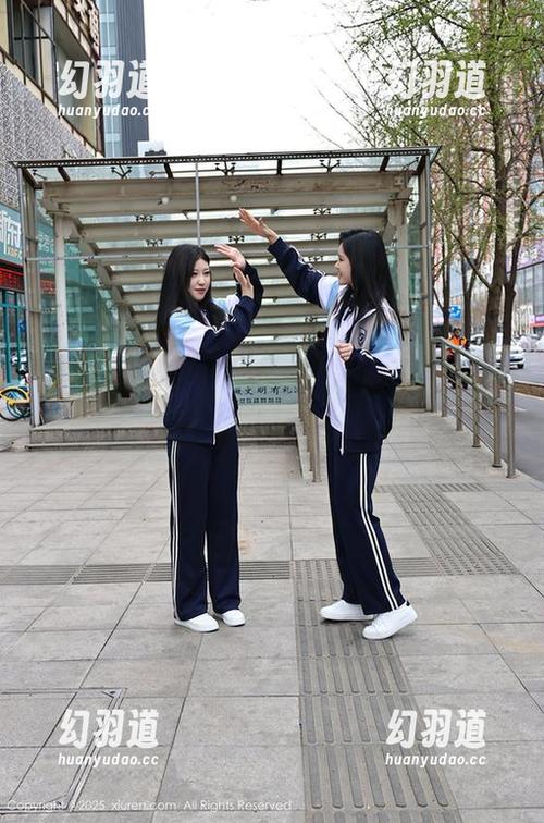 秀人网 - 允尔的户外图集：定制的灵感，随机应变！说不清楚的美！