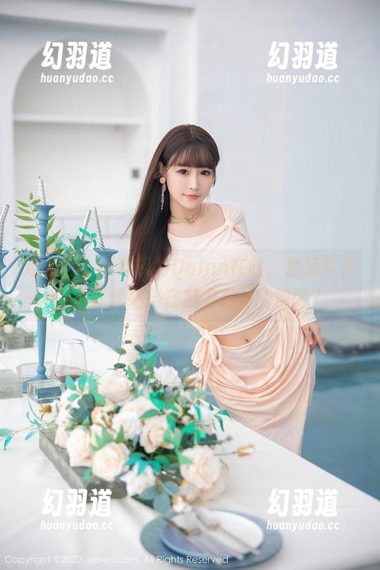 秀人网 - 女神凯竹Quinn在此，套装写真似乎就像她挡在魅力之外的屏障？