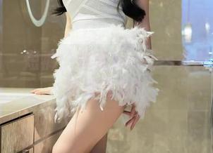 秀人网 – 短裤：卓君Jeanes资源库里的特别开奖！
