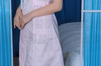 秀人网 – 吴小小的眼镜，招式3连击：美图、壁纸、再加一个“我爱你”！