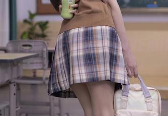 秀人网 – 高清图片里的大琪琪Emily：裤里丝带来的小尴尬