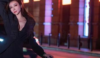 秀人网 – 奶酥黑丝写真：又一波“轻巧”与“沉甸甸”的碰撞。