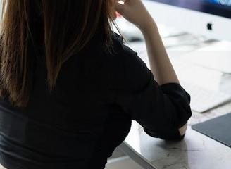 秀人网 – 幼幼的红裙：原图让人想跳舞的那股劲儿