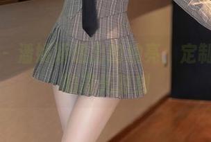 秀人网 – 潘娇娇透出的油亮，定制写真里的高光时刻