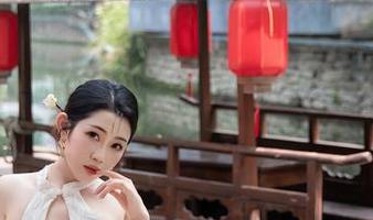 秀人网 – 红裙直播：“谢小蒽一裙在手，风波我有”——阅读量不低于5000！