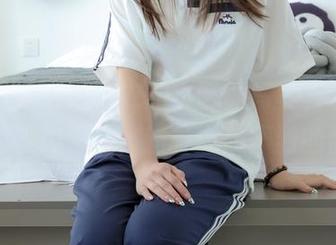 绮梦摄影 – 连体衣和小艺的写真，这组合就像咖啡和奶油，有种意想不到的甜腻。