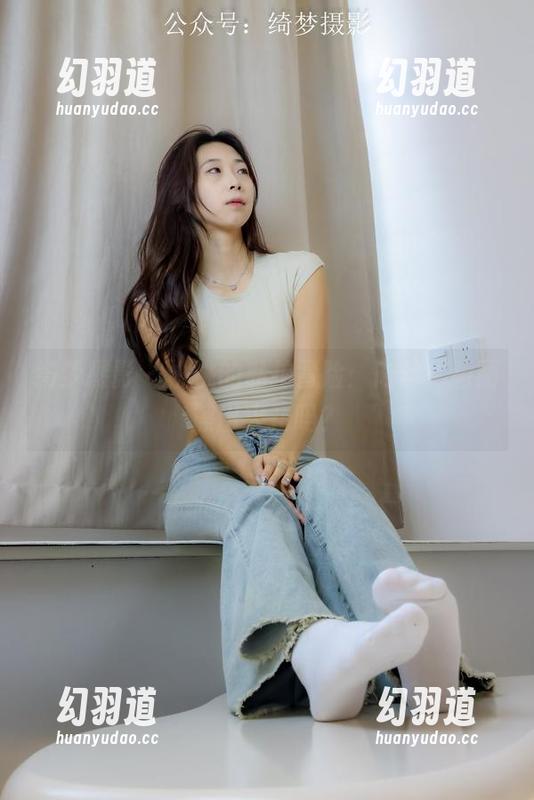 绮梦摄影 - 桃桃的私拍冒险：肉丝，画面擦出火花吗？